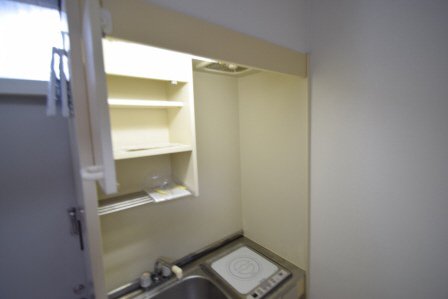 収納　キッチン上に棚付きです