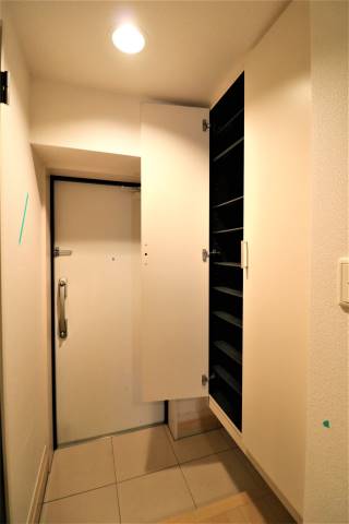 玄関　靴が多い方でも安心の建前