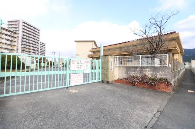 小学校　福岡市立四箇田小学校（小学校）まで389m