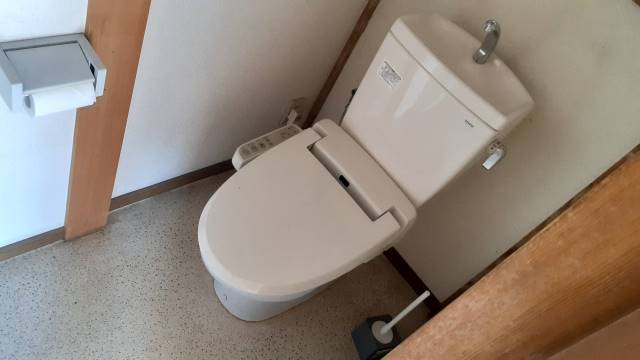 毛穴町貸家のトイレ写真