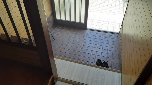毛穴町貸家の玄関写真