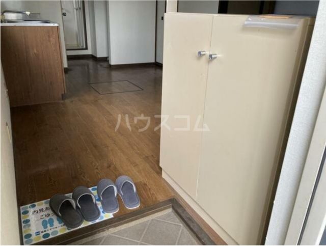 シャトルヤマツAの玄関写真