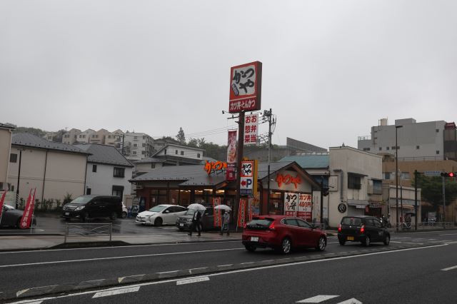 飲食店　かつや（飲食店）まで90m