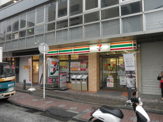 コンビニ　セブンイレブン（コンビニ）まで130m
