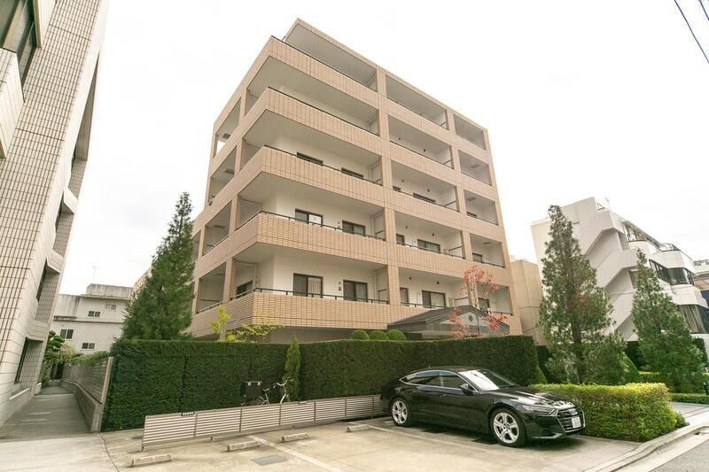駐車場　駐車場があるので、車を買う予定の方も安心です