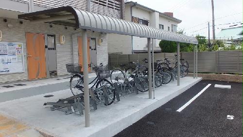 その他共有部分　学生に必須の自転車置き場も広々としてます。