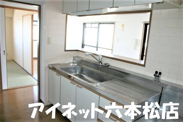 キッチン　調理スペースがしっかりございます