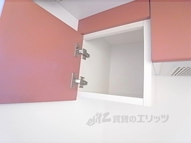 キッチン　上部収納スペース