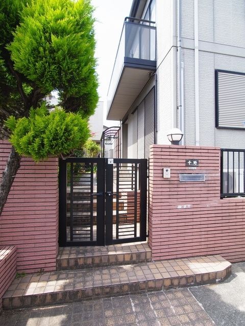 エントランス　★お部屋探しは株式会社タウンハウジング東京まで★