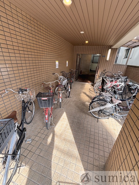 その他共有部分　屋根付き駐輪場が嬉しいです♪♪