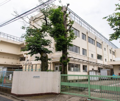 小学校　世田谷区立旭小学校（小学校）まで643m
