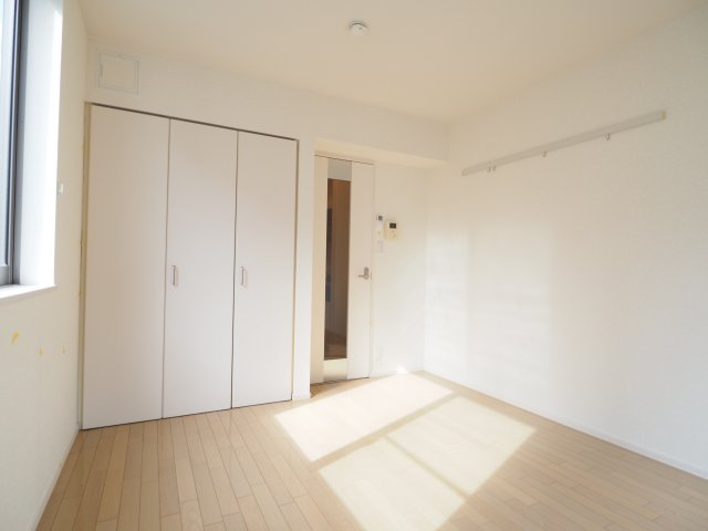 居室・リビング　白を基調とした綺麗なお部屋です♪