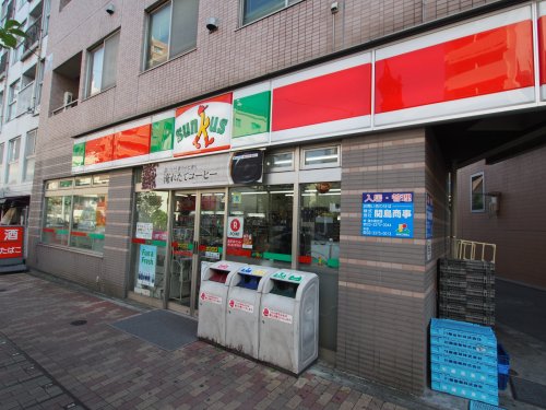 コンビニ　サンクス　本町３丁目店（コンビニ）まで115m
