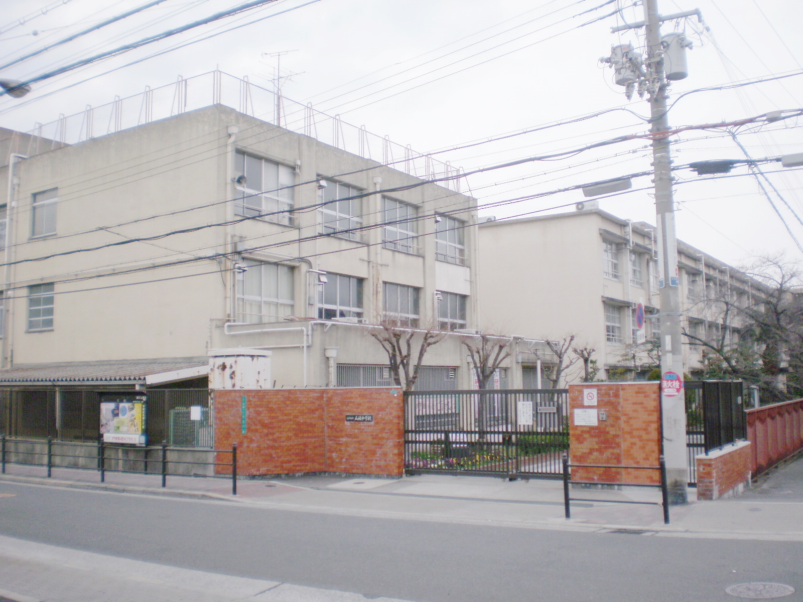 【大阪市平野区瓜破のマンションの中学校】