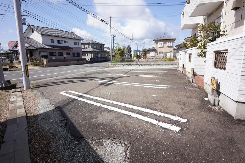 【コーポ フラワーの駐車場】