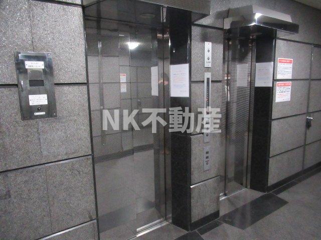 ロビー　エレベーター2基あります