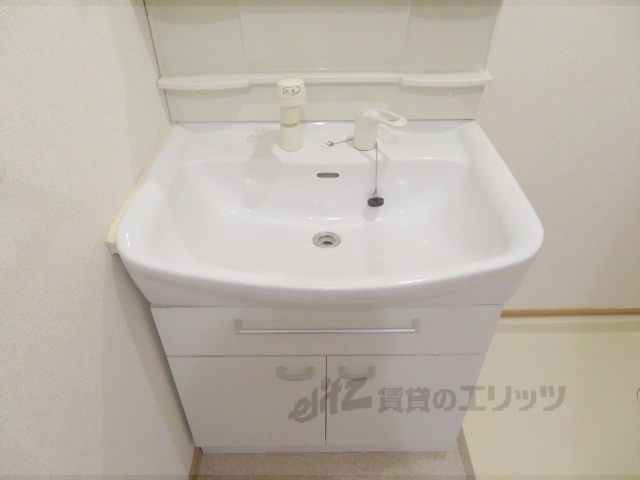 【メゾン・ヌーベルＡ－１の洗面設備】