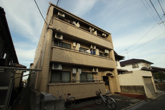 広島市佐伯区五日市中央のマンションの建物外観