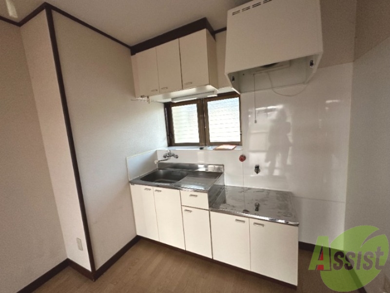 キッチン　キッチンには作業場もあります。料理も捗りますね。