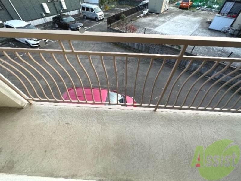 バルコニー　バルコニーが付いているので晴れた日は洗濯物が沢山干せますね。