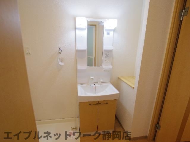 洗面設備　独立洗面台です