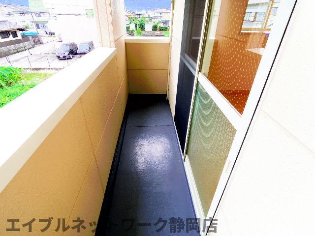 バルコニー　開放的で明るい空間を演出してくれるバルコニーです