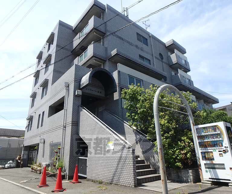 コンフォート長尾の建物外観