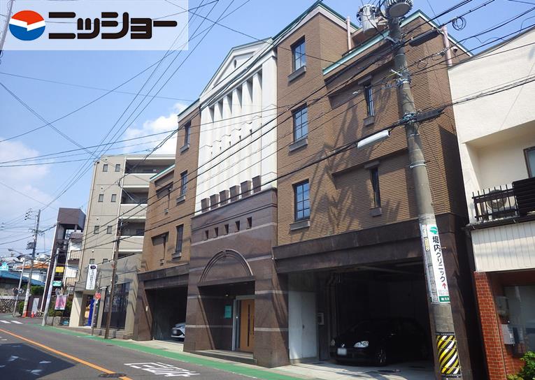 カサソラール本山の建物外観