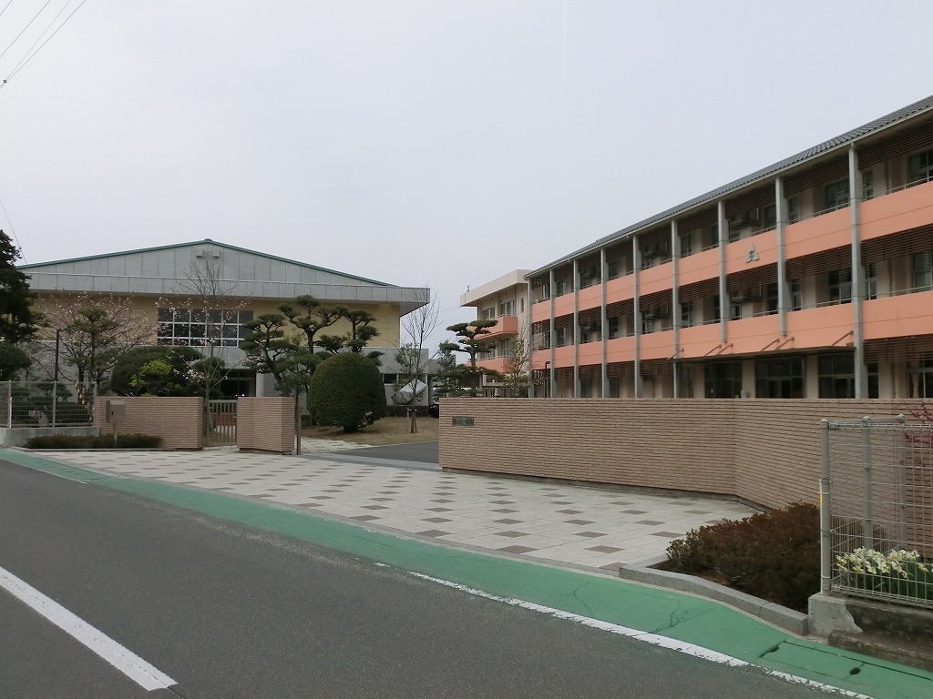 【シャーメゾン柞田　B棟の小学校】