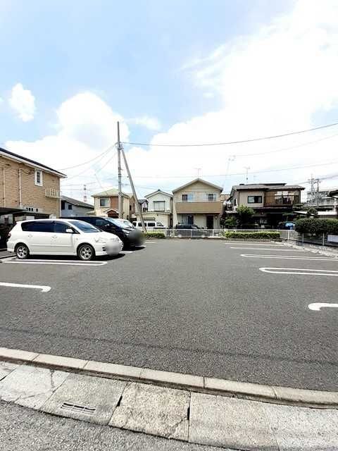 【春日部市道口蛭田のアパートの駐車場】