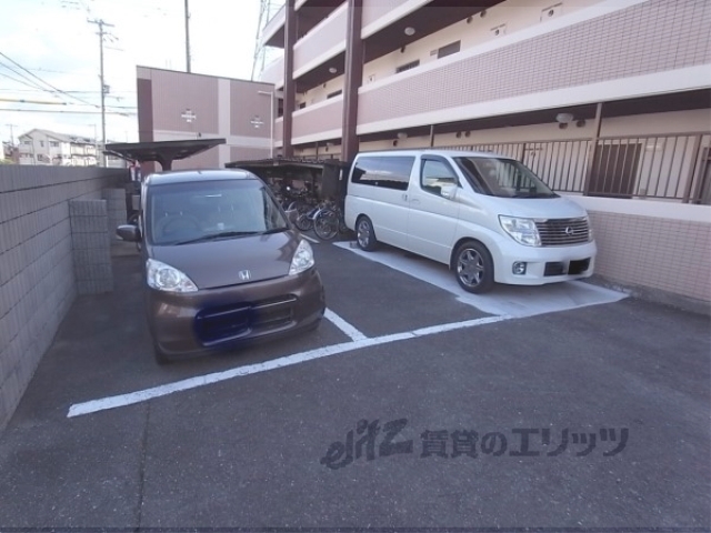 【レジデンス桂川の駐車場】