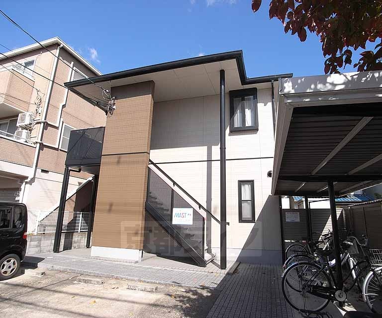 京都市伏見区鳥羽町のアパートの建物外観