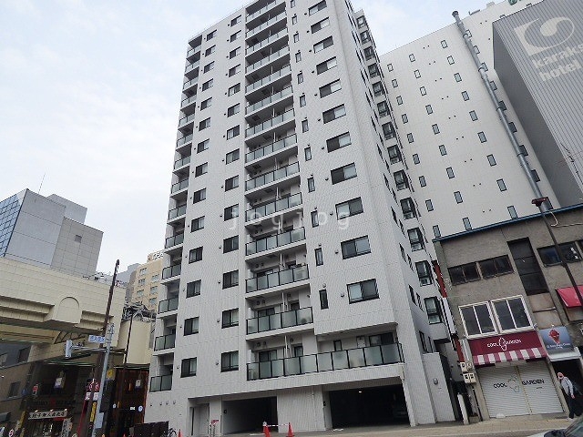 【札幌市中央区南三条西のマンションのエントランス】