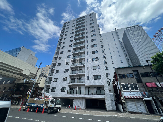 札幌市中央区南三条西のマンションの建物外観