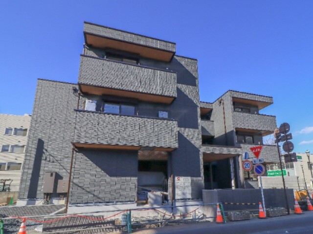 【小山市中央町のアパートの建物外観】