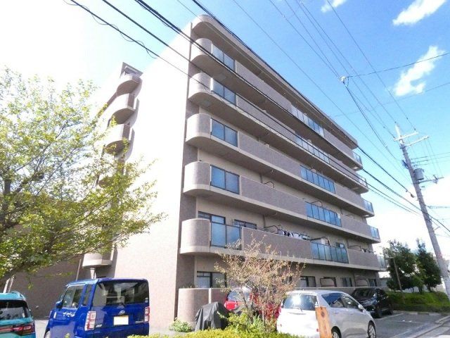 【八尾市跡部本町のマンションの建物外観】