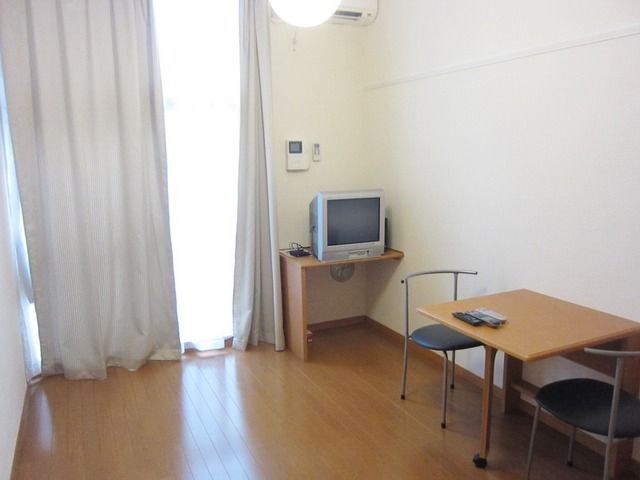 居室・リビング　☆家具家電付きです☆