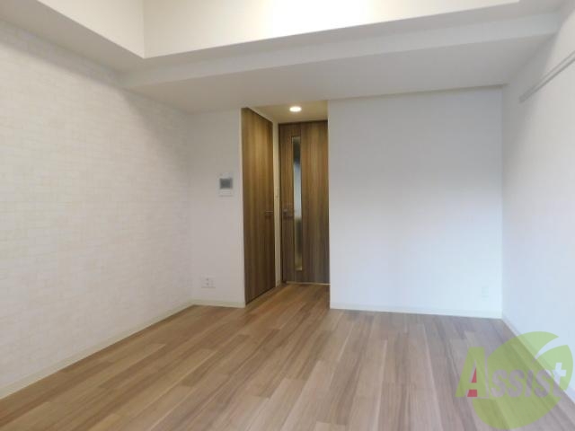 居室・リビング　フローリング貼りの室内です