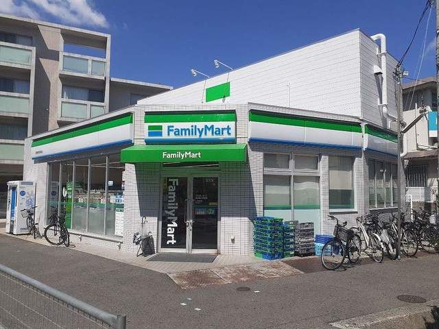 コンビニ　ファミリーマート青木駅前店様（コンビニ）まで230m