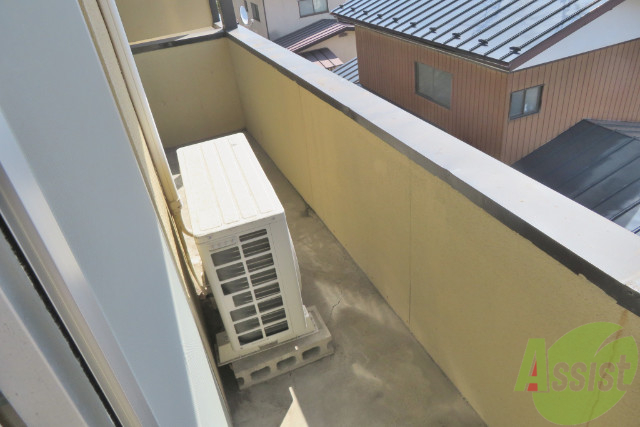 バルコニー　バルコニーはこちらです。長さも丁度いい広さですね。