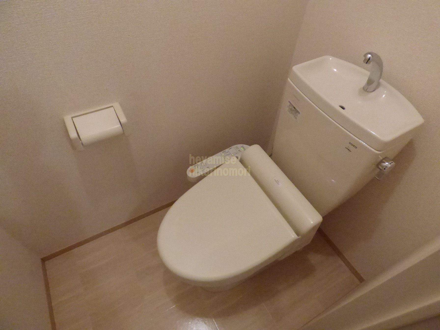 トイレ　写真は1階（別号室）