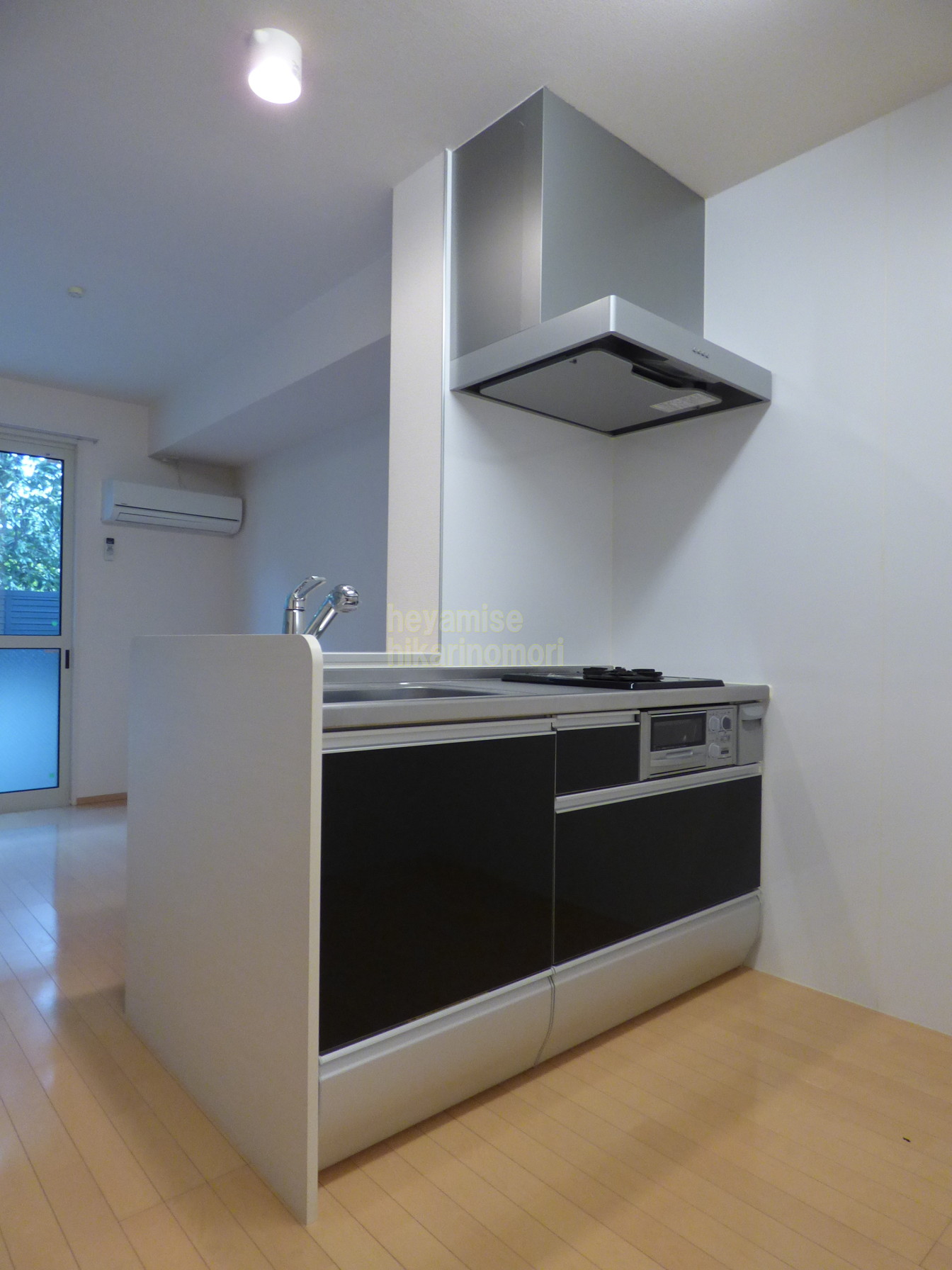 キッチン　写真は1階（別号室）