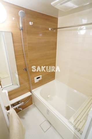 バス・シャワールーム　嬉しい追い焚き・浴室乾燥機付きです♪※家具は付いておりません