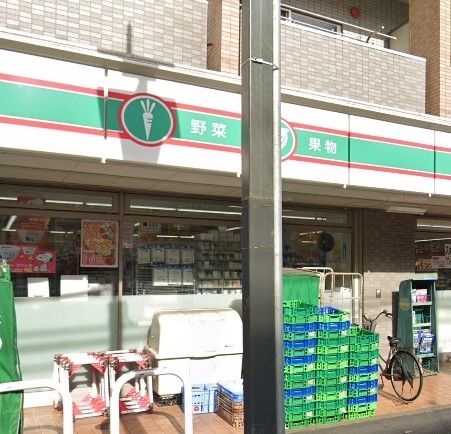 コンビニ　ローソンストア100荒川町屋二丁目店（コンビニ）まで1m