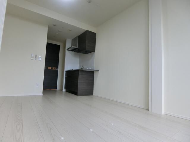 居室・リビング　こちらの居間で趣味の時間をお楽しみください