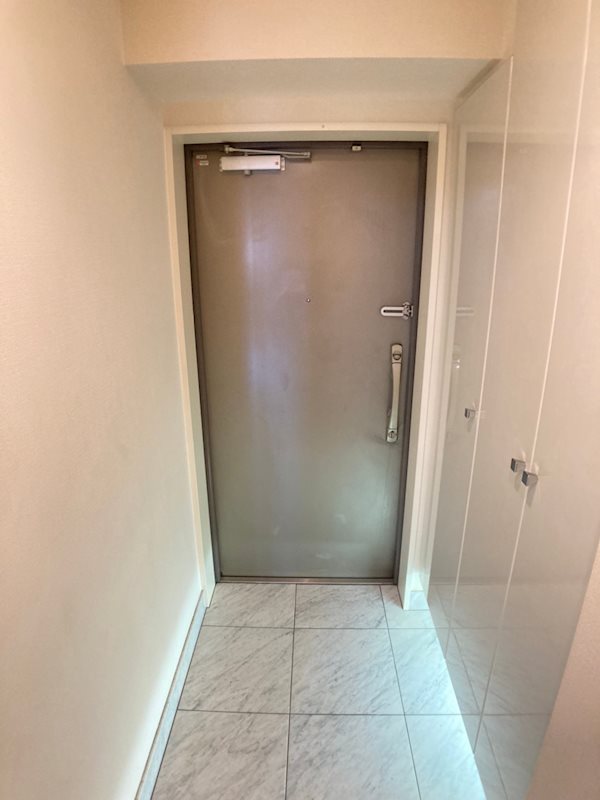 玄関　収納もある玄関です