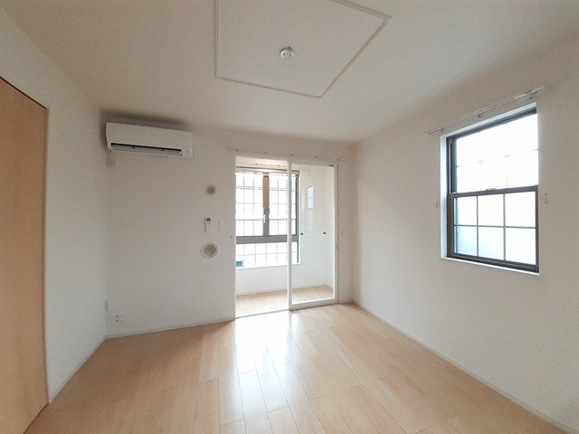 居室・リビング　ゆったり過ごせる居間です