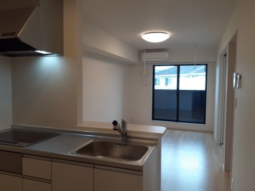 居室・リビング　【アイ・ヴィレッジ古閑中町Ｃ】ゆったりとした居間です