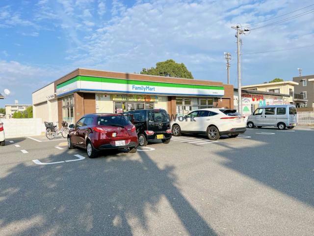 コンビニ　ファミリーマート宇部東梶返店（コンビニ）まで955m
