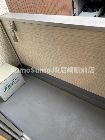 バルコニー　暖かな日差しのふりそそぐバルコニー